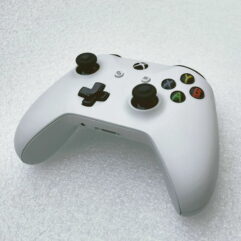 Xbox One Wireless Controller - White (Refurbished/Pre-Owned)